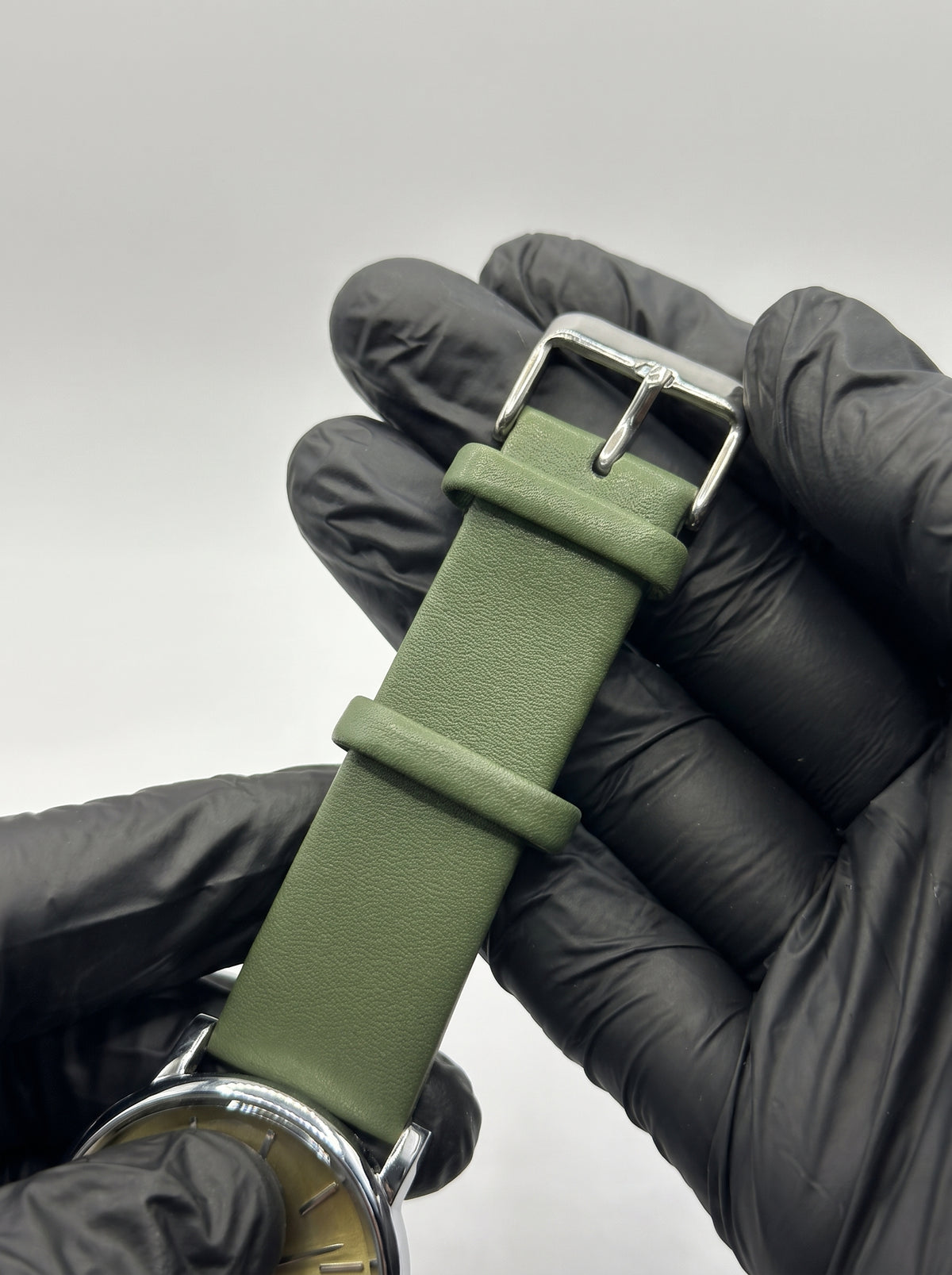 Vintage Olive Green Cushion Case Men’s Watch – Minimalist Sunburst Dial Leather Strap Wristwatch