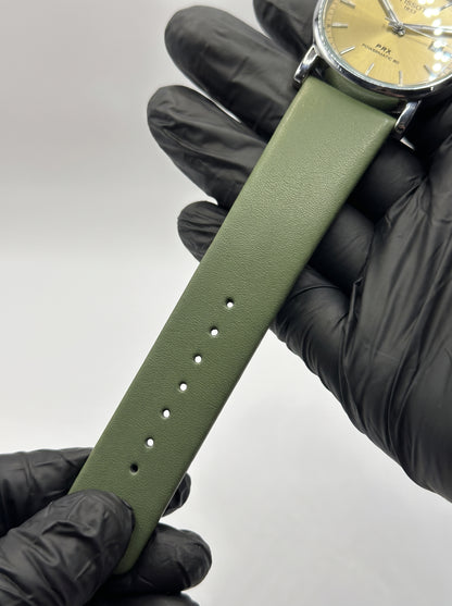 Vintage Olive Green Cushion Case Men’s Watch – Minimalist Sunburst Dial Leather Strap Wristwatch
