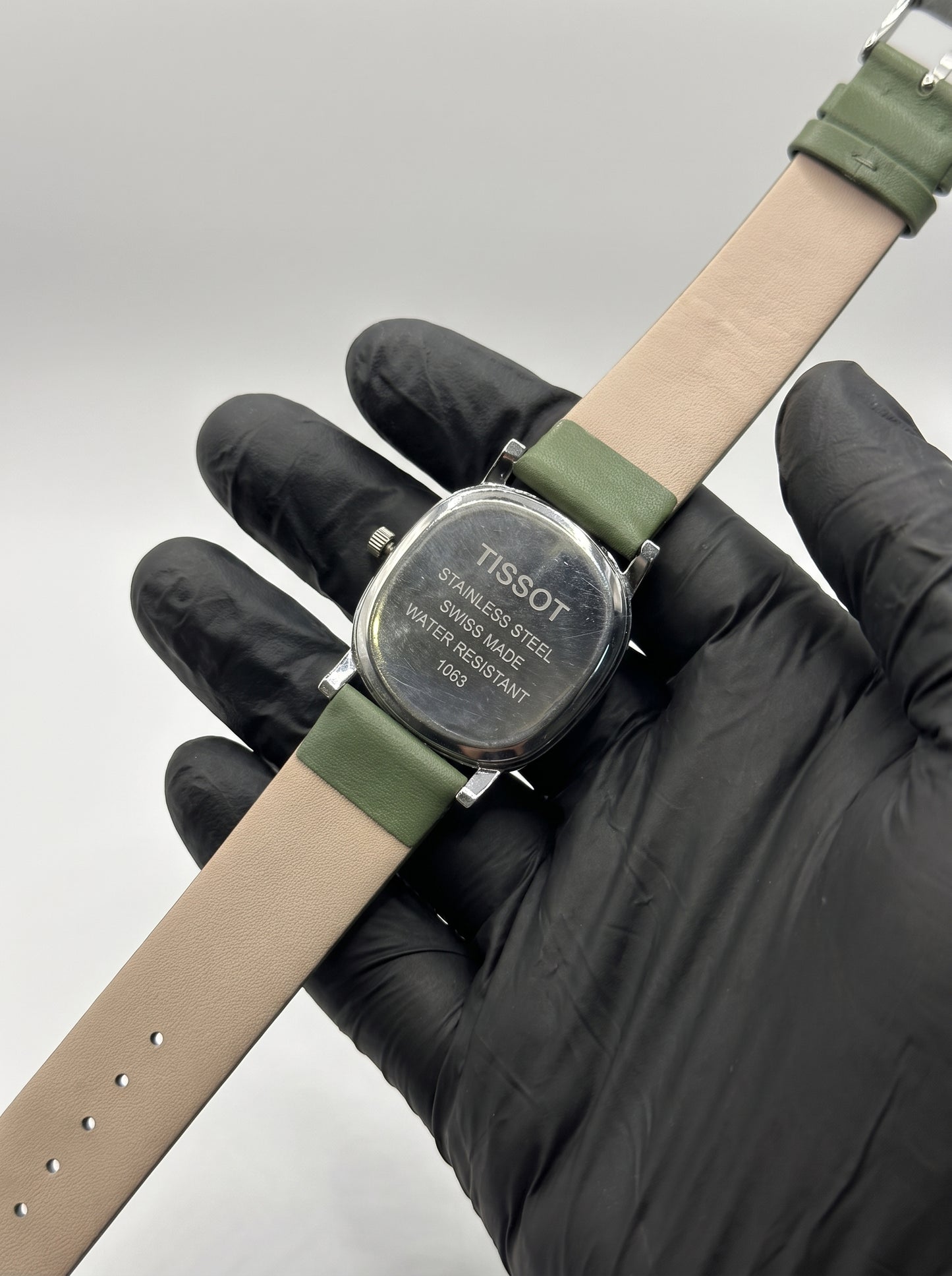 Vintage Olive Green Cushion Case Men’s Watch – Minimalist Sunburst Dial Leather Strap Wristwatch