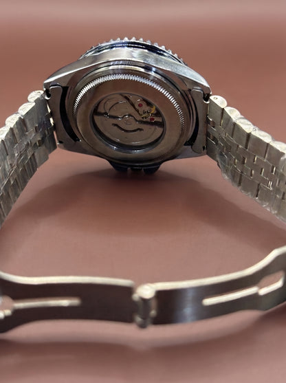 Classic Dual-Tone Men's Analog Wrist Watch – Gold & Silver Steel Bracelet with Date Window