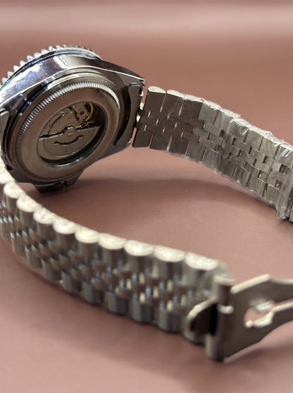 Classic Dual-Tone Men's Analog Wrist Watch – Gold & Silver Steel Bracelet with Date Window