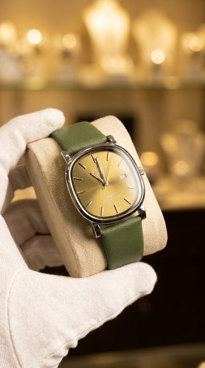 Vintage Olive Green Cushion Case Men’s Watch – Minimalist Sunburst Dial Leather Strap Wristwatch